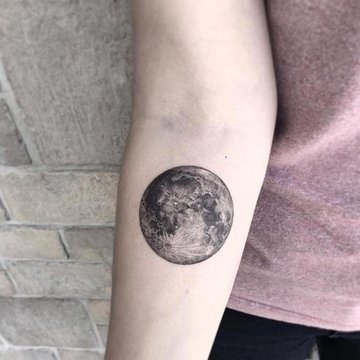 tatuaje luna