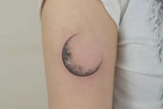 tatuaje luna