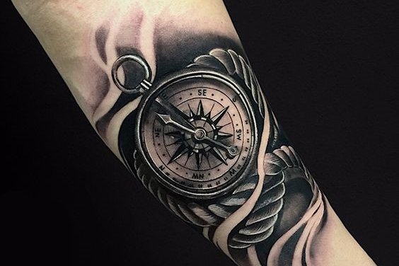 tatuaje brujula