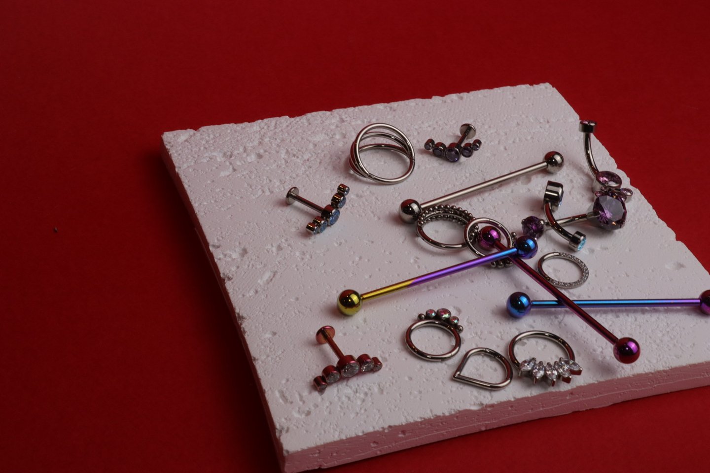 Joyería anodizada para piercings