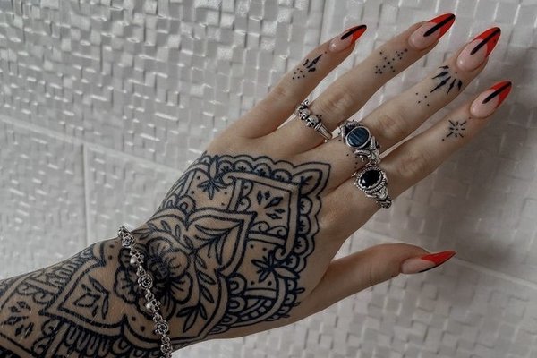 tatuajes en los dedos