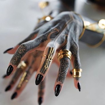 tatuajes en los dedos