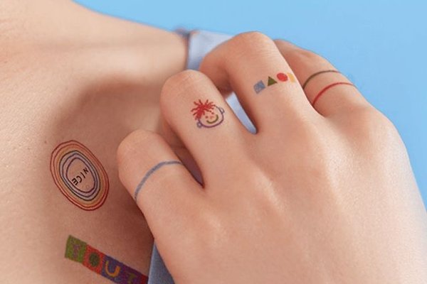 tatuajes en los dedos