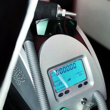 Equipo profesional para eliminar tatuajes y maquillaje