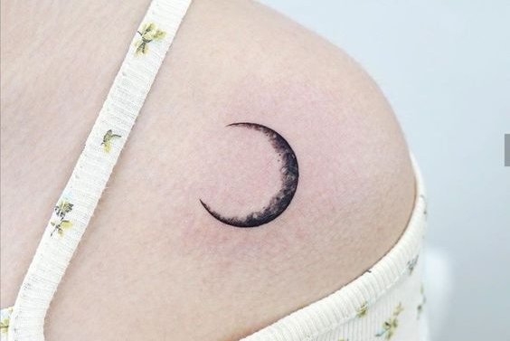tatuaje luna