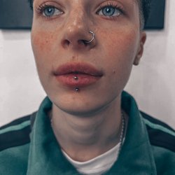 Labret Vertical